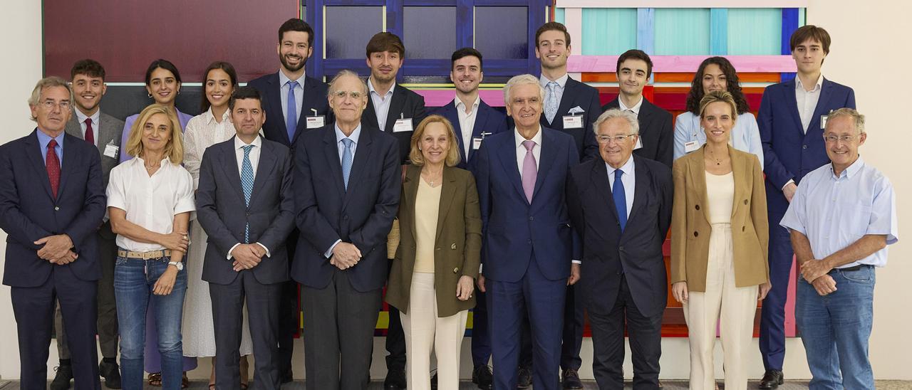 Foto de familia de la entrega de credenciales.