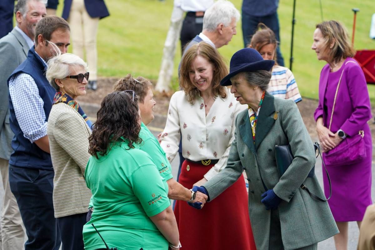 La vuelta al trabajo de la princesa Ana de Inglaterra tras sufrir un accidente a caballo