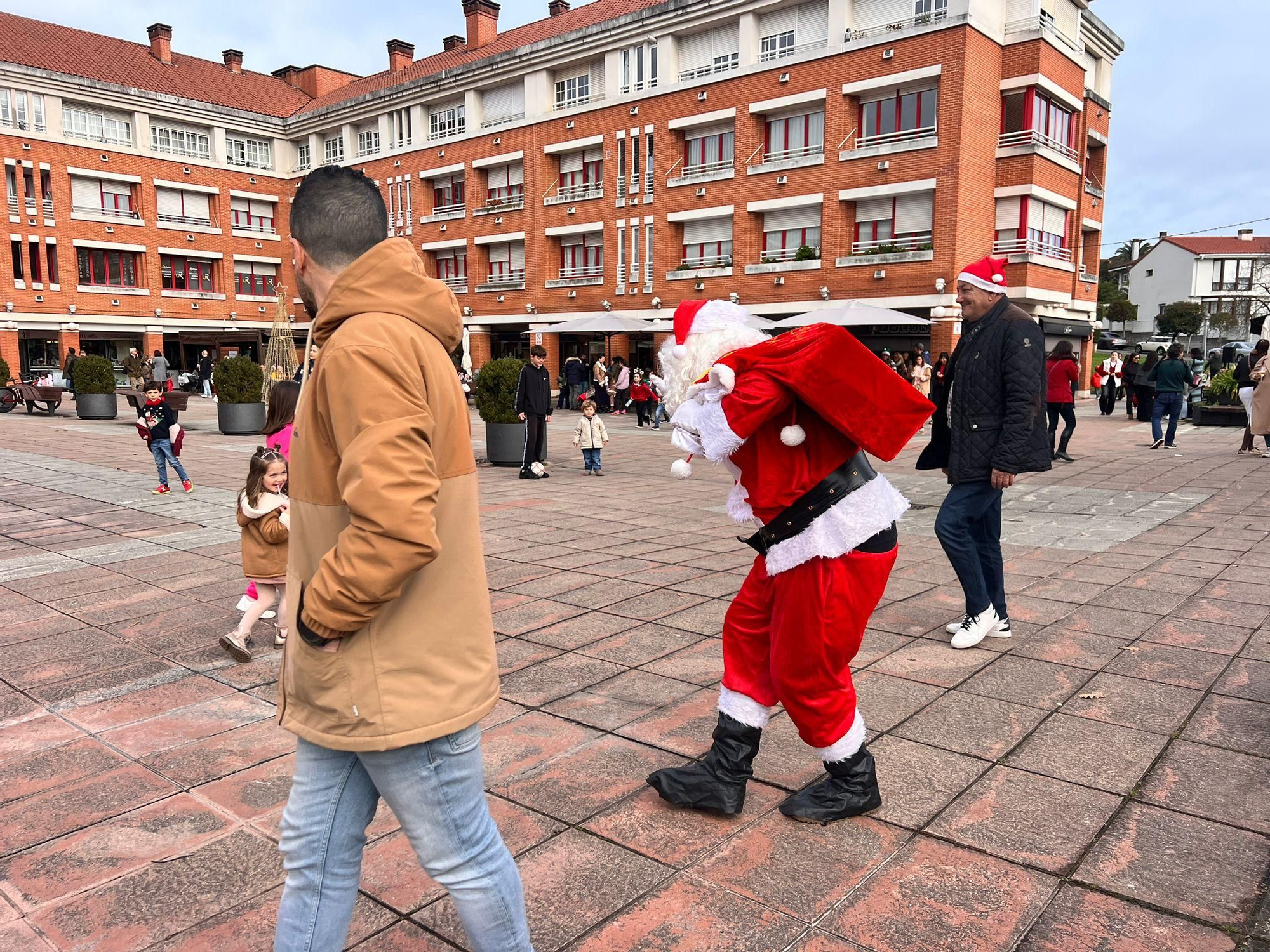 La Fresneda celebró la tarde de Nochebuena con Papá Noel
