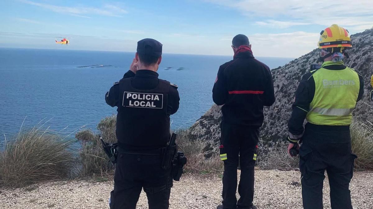 Policías Locales y bomberos coordinan el rescate desde tierra