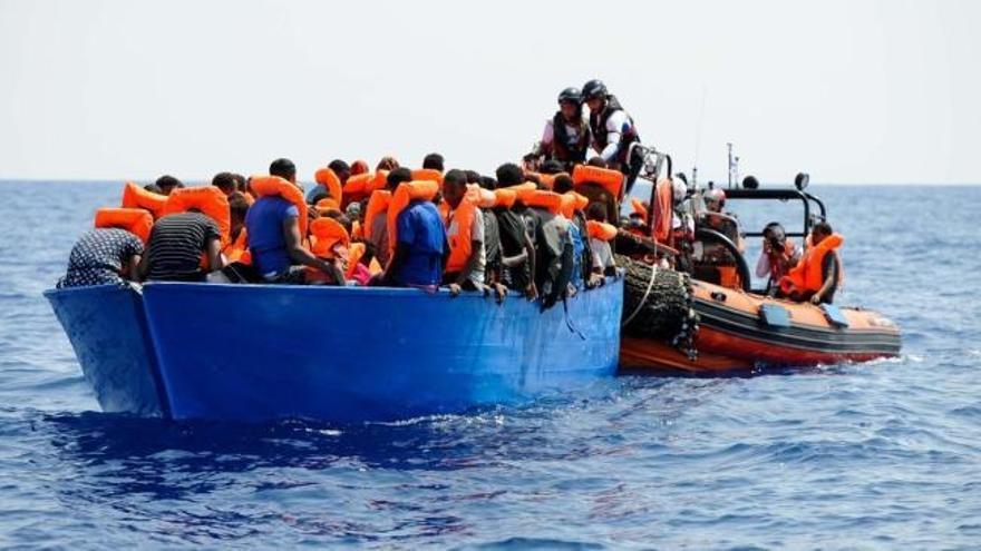 España acogerá a 60 inmigrantes del Aquarius