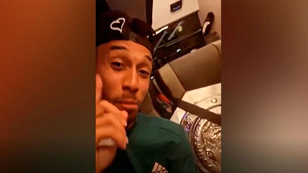 Aubameyang no quiere sustos y le puso el cinturón a la copa