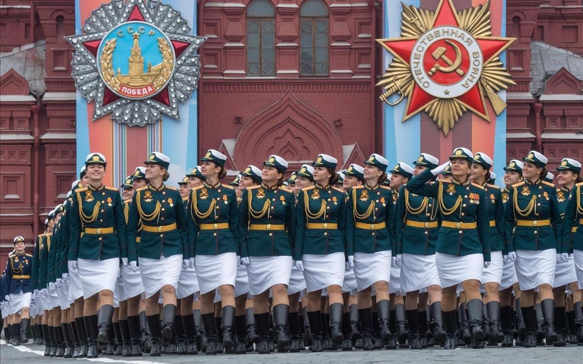 zentauroepp48078853 russian servicewomen march through red square during the vic190509172208