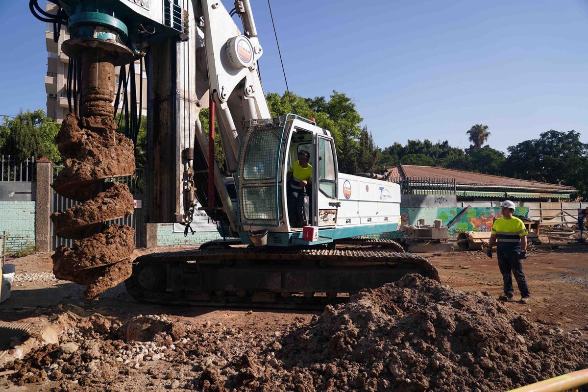 El presidente de la Junta de Andalucía, Juanma Moreno, preside el acto de inicio de obras de la línea 2 del metro de Málaga al Hospital Civil, en el tramo Hilera-Eugenio Gross