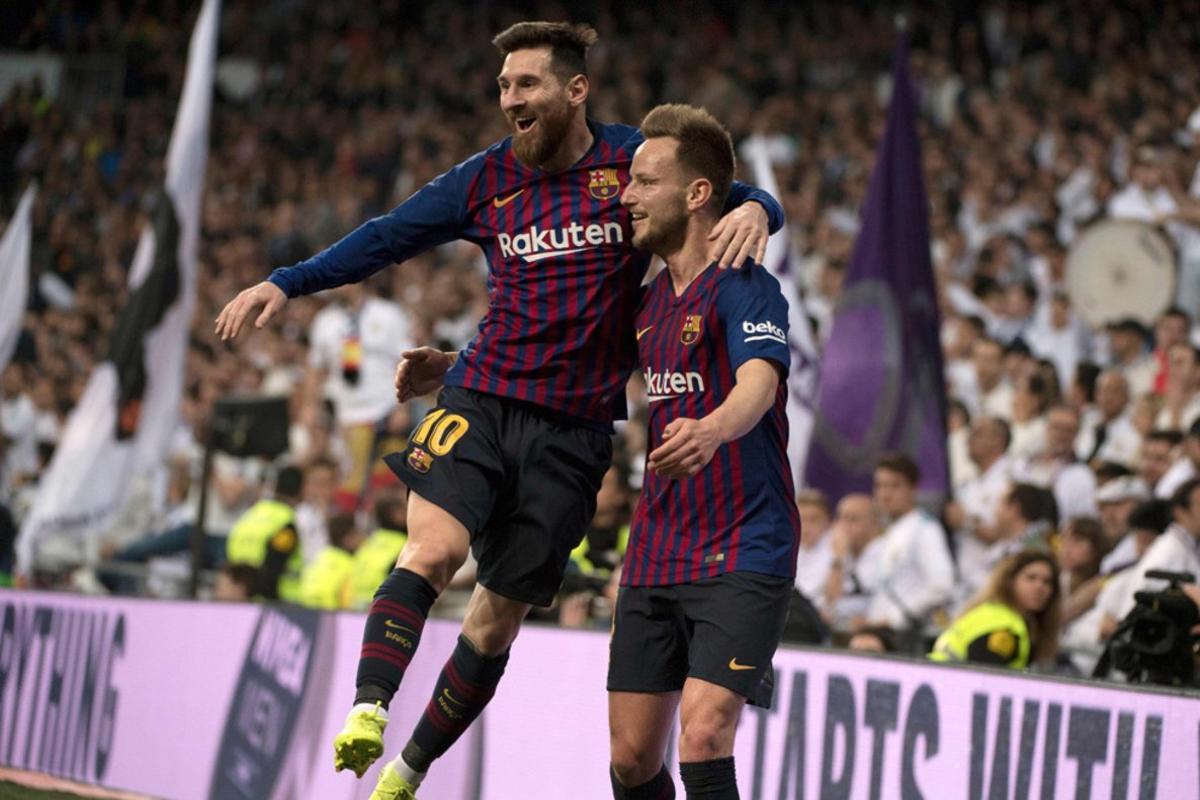Ivan Rakitic marca el 0-1 durante el Clásico Real Madrid - FC Barcelona de La Liga disputado en el Santiago Bernabéu Ivan Rakitic marca el 0-1 durante el Clásico Real Madrid - FC Barcelona de La Liga disputado en el Santiago Bernabéu