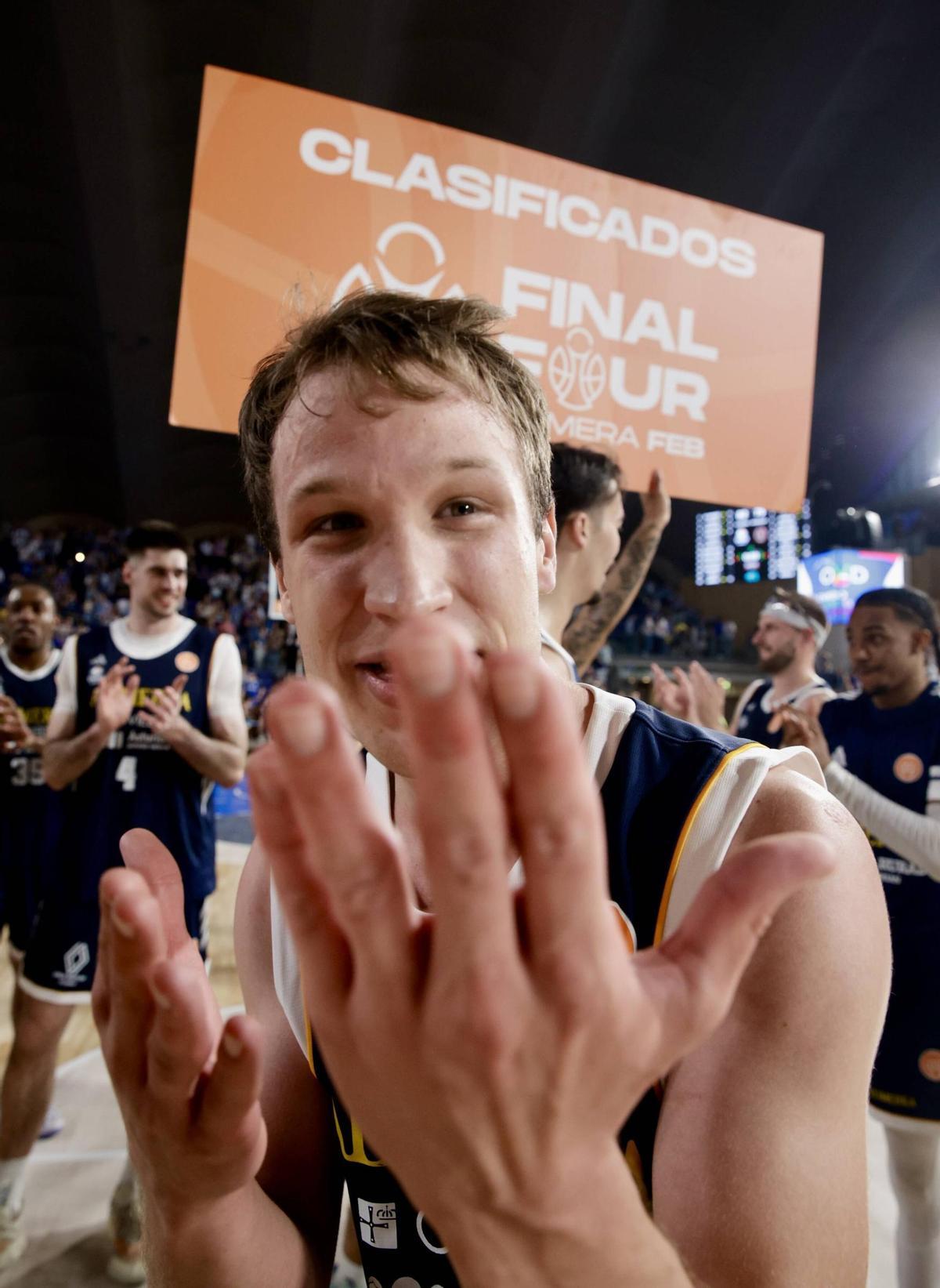 El Alimerka Oviedo Baloncesto se impone al Inveready Gipuzkoa en una noche para la historia y luchará por el ascenso a la ACB