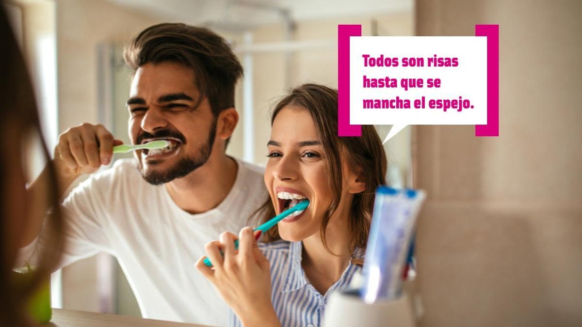 Pareja se lava los dientes