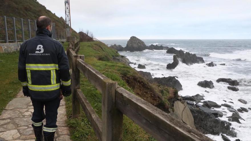 Suspenden la busqueda del percebero que se cayó al mar en San Esteban