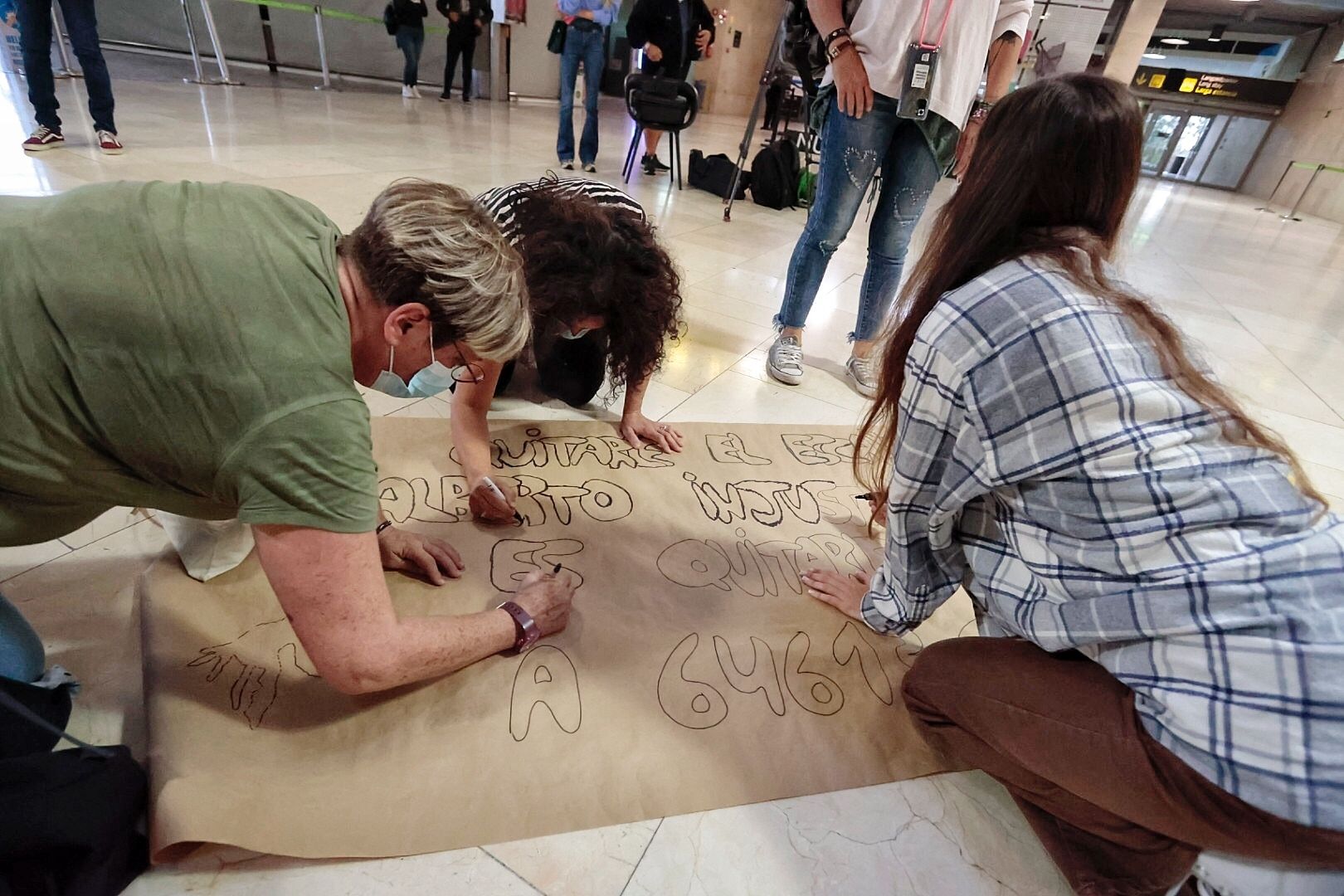 Alberto Rodríguez llega a Tenerife y anuncia que deja la militancia de Podemos