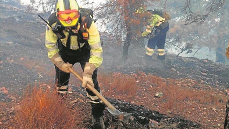 3.000 hectáreas arden en Yeste en un fuego aún sin control