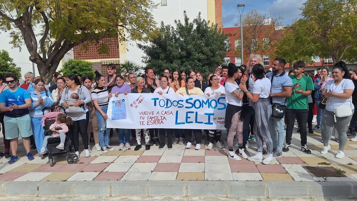 Concentración por Leli, la joven de Puente Genil desaparecida hace dos semanas en Montoro, donde vivía en un centro de menores.