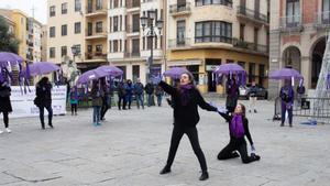 Una performance contra la violencia de género en la Plaza Mayor.