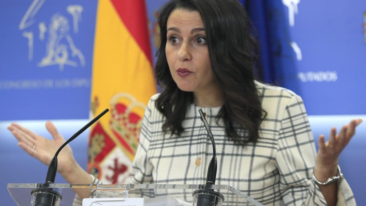 La portavoz de Ciudadanos Inés Arrimadas en una rueda de prensa