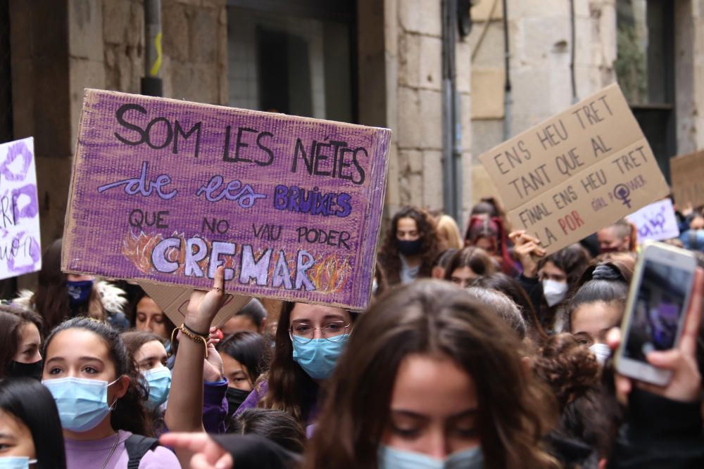 Manifestació d'estudiants a Girona per commemorar el 8-M