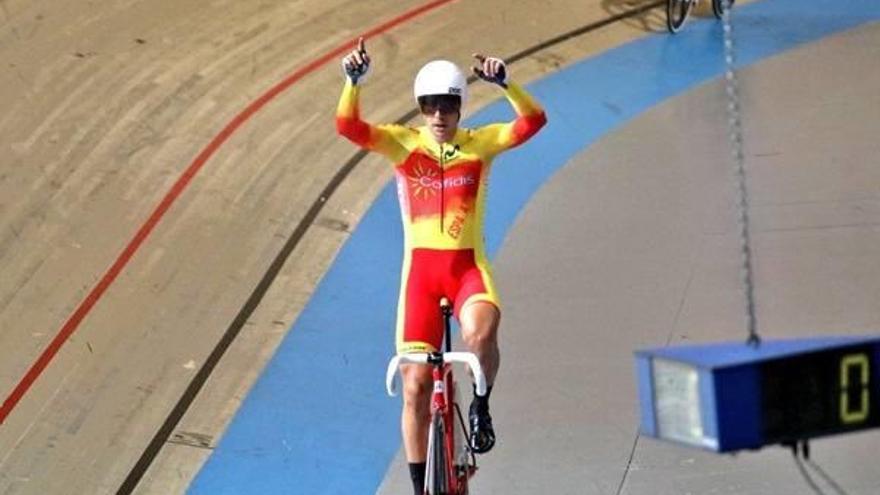 Sebastián Mora celebra su triunfo, ayer en Apeldoorn.