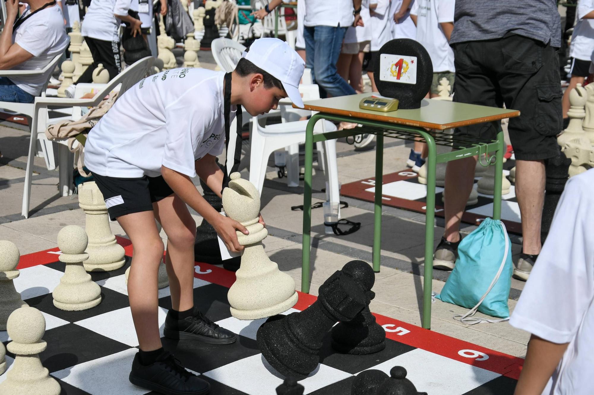 GALERÍA | Decenas de escolares apoyan el Torneo de Ajedrez "Pequeños Gigantes"