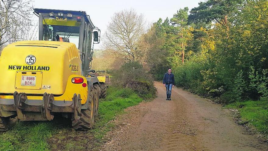 Rehabilitación de una fuente del parque del auditorio y obras viales en Meixomín