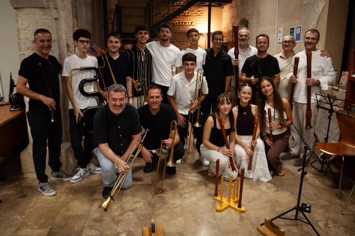 Foto de grupo del Consort de Flautas, con David Antich, y Ministriles, con Elies Hernandis.