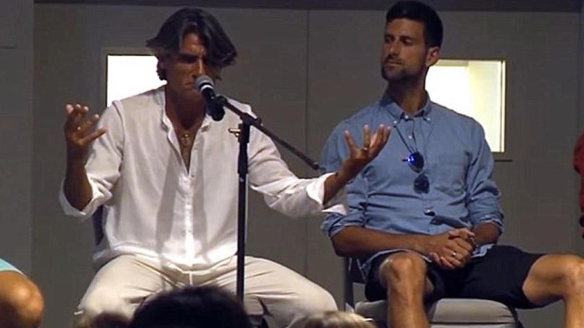 Pepe Imaz (izquierda) y Novak Djokovic, en una charla espiritual en Marbella.