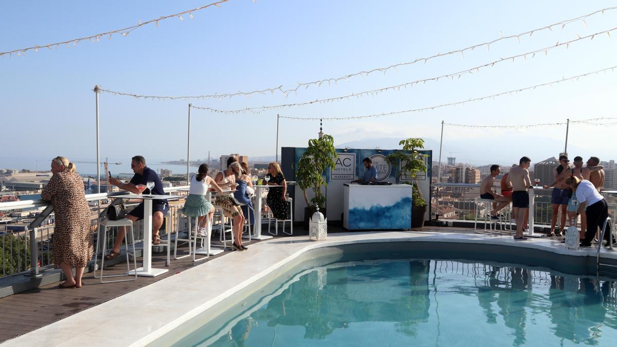 Una imagen de la terraza del Málaga Palacio, este verano.