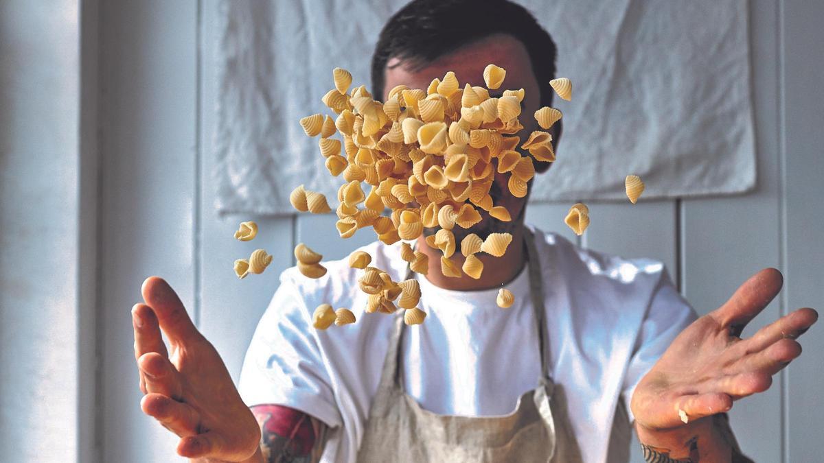 Mateo Zielonka, The Pasta Man, en una foto del libro 'Pasta Masterclass' (Cinco Tintas).