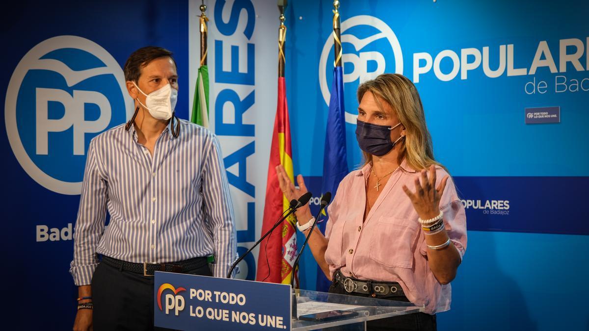 Antonio Cavacasillas y Blanca Subirán, en la sede del PP.