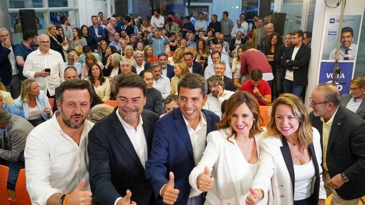 Carlos Mazón con los candidatos del PP de Elche, Alicante, València y Castellón en la Junta Directiva.