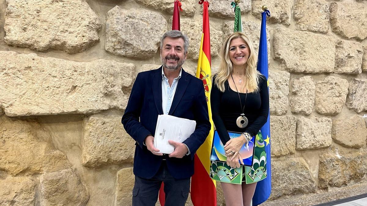 Miguel Ángel Torrico y Lourdes Morales, en la sala de prensa del Ayuntamiento.