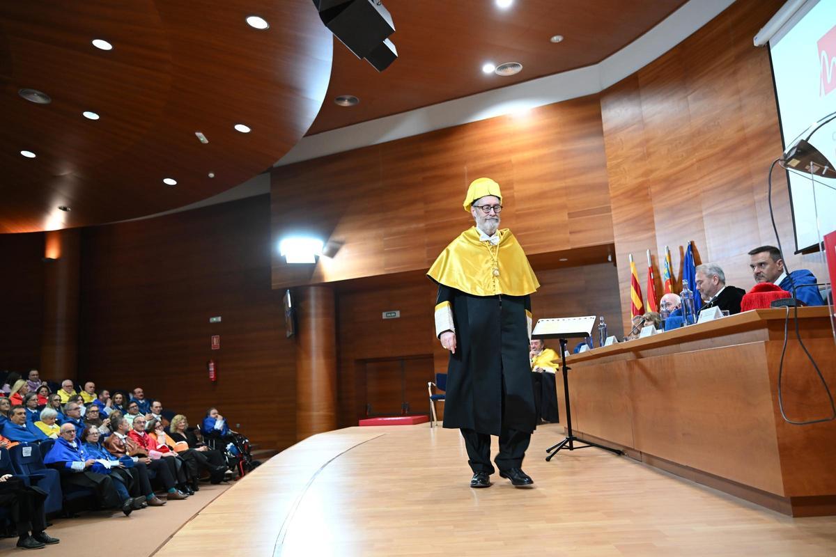 Así ha sido la ceremonioa de nombramiento como Doctor Honoris Causa al investigador Luis Puelles en la Universidad Miguel Hernández de Elche