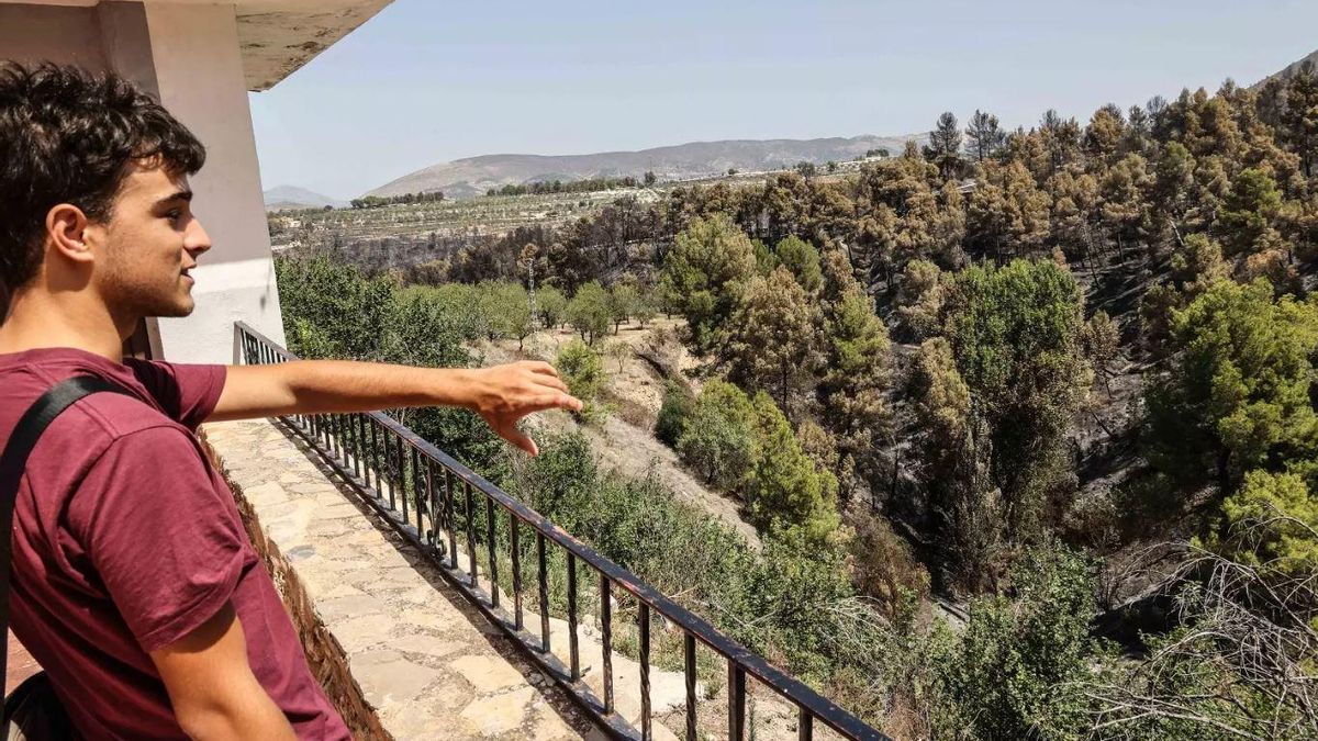 Los desalojados por el incendio en Penàguila vuelven a casa: "Esto era una maravilla y se lo han cargado"
