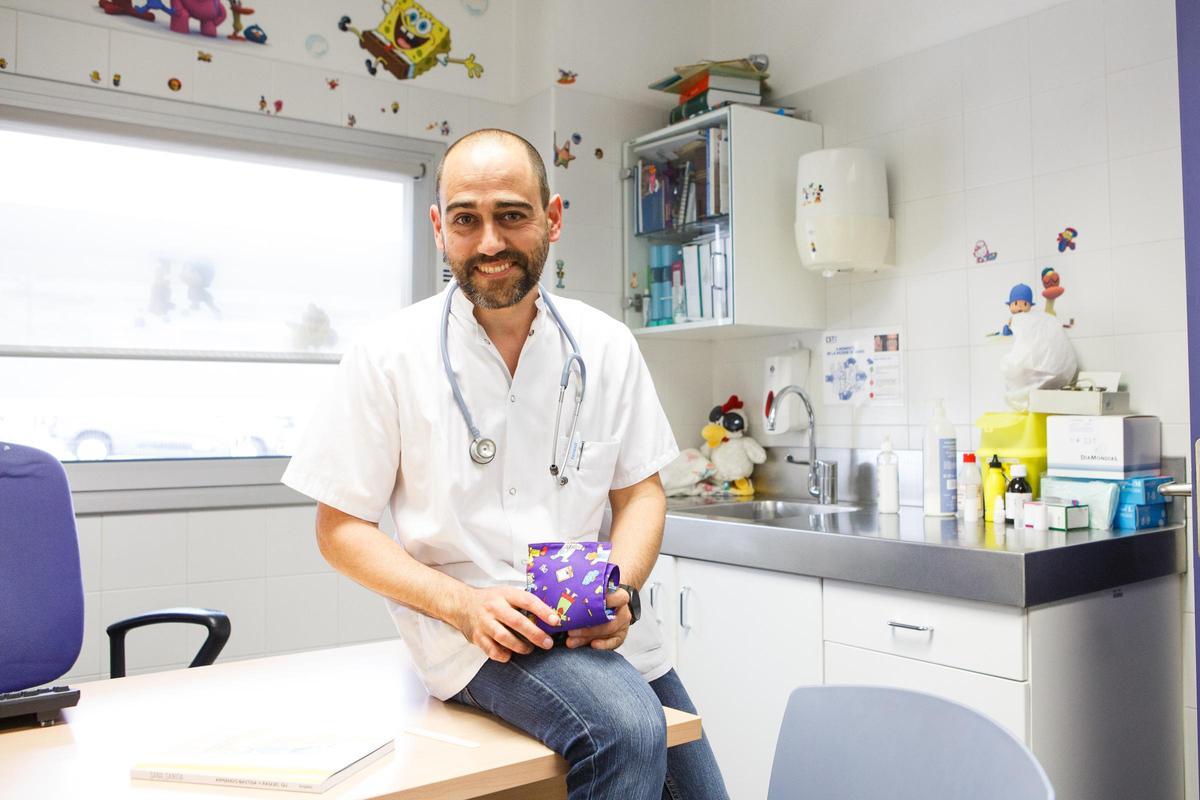 Armando Bastida, enfermero de Pediatría e 'influencer' de la crianza
