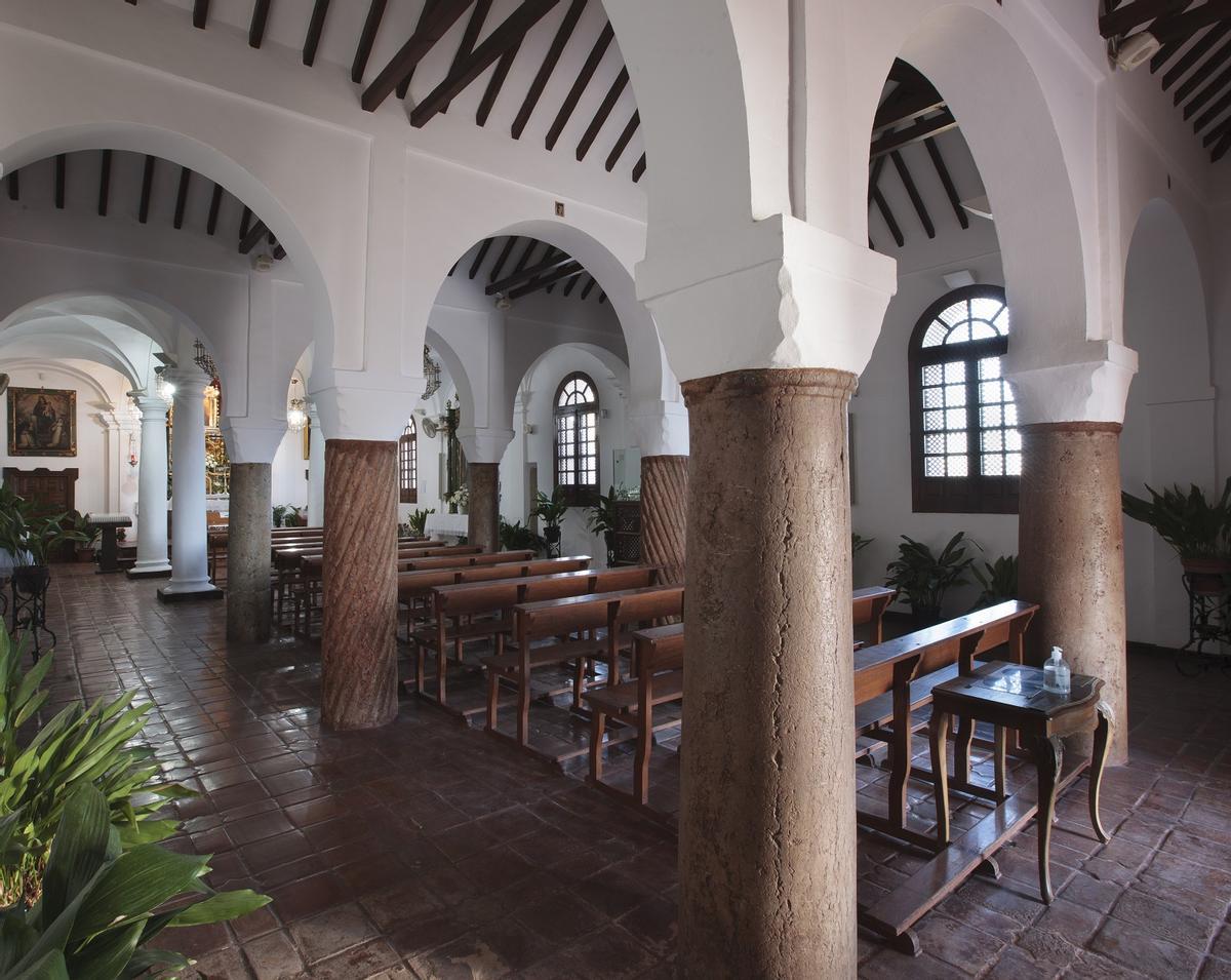Interior de la ermita de la Virgen de Gracia de Archidona. En este mismo recinto fue proclamado emir Abderramán I. Es una antigua mezquita adaptada al culto cristiano.
