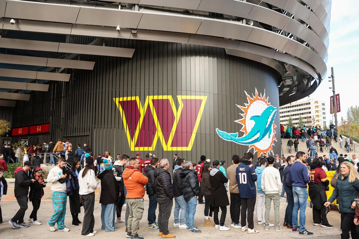 Colas en la entrada al Bernabéu para el partido de la NFL.