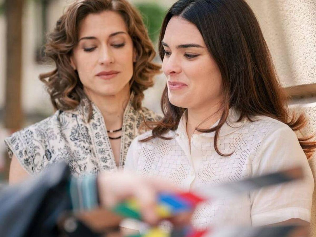 Marta Belmonte, como Marta de la Reina, y Alba Brunet, como Fina, en Sueños de Libertad.