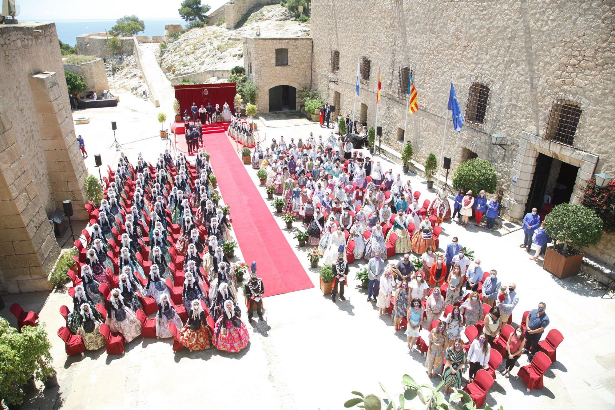 Las 82 candidatas a Bellea del Foc Infantil se reúnen en el Castillo de Santa Bárbara