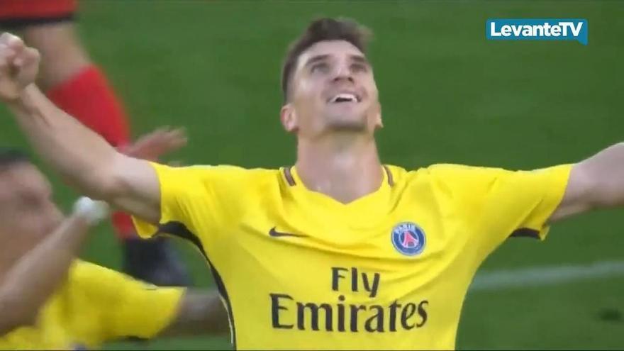 Meunier: delantero antes que lateral, cartero antes que futbolista
