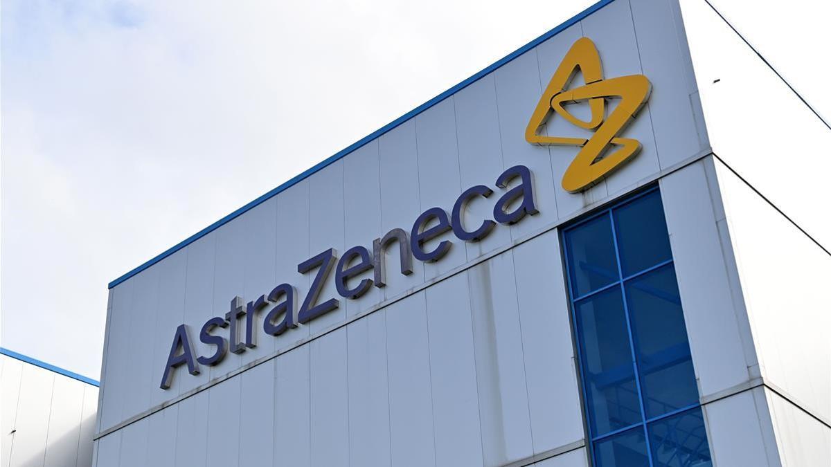 (FILES) In this file photo taken on July 21  2020 a general view is pictured of the offices of British-Swedish multinational pharmaceutical and biopharmaceutical company AstraZeneca PLC in Macclesfield  Cheshire on July 21  2020  - Shares in British pharmaceuticals group AstraZeneca slumped on December 14  2020 on investor doubts over a gigantic  39-billion (32 2-billion-euro) purchase of US biotech firm Alexion  analysts said  (Photo by Paul ELLIS   AFP)