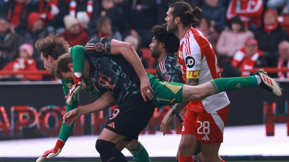 Harry Kane, arrollado por el portero del Union Berlín