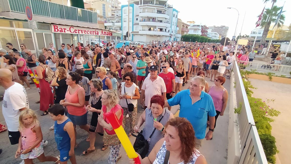 Más de mil personas recorrieron las calles de la playa vallera.