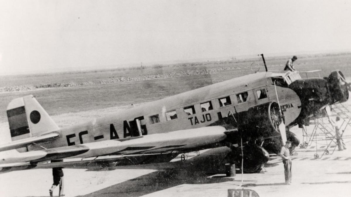 El avión Junkers JU-52 con el que se operó por primera vez la ruta Madrid-Valencia.