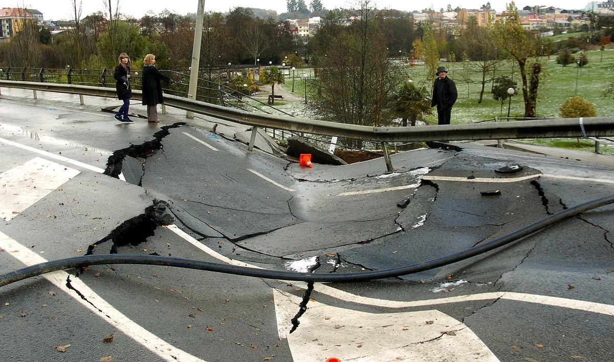 El derrumbe de la avenida, en 2008.