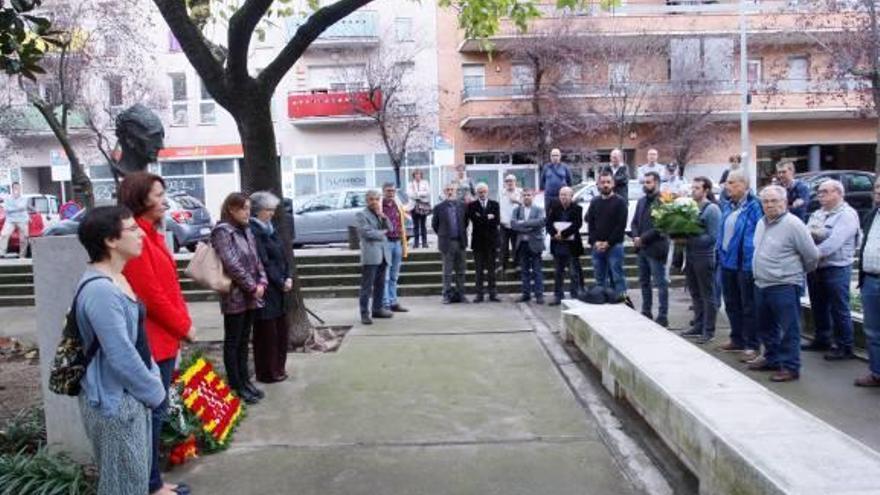 Un moment de l&#039;ofrena floral en tribut al president de la Generalitat, Lluís Companys.