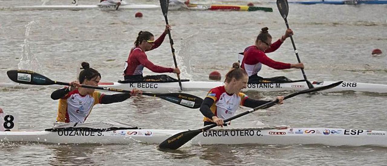 Ouzande y García Otero, en primer plano, durante la regata de ayer.