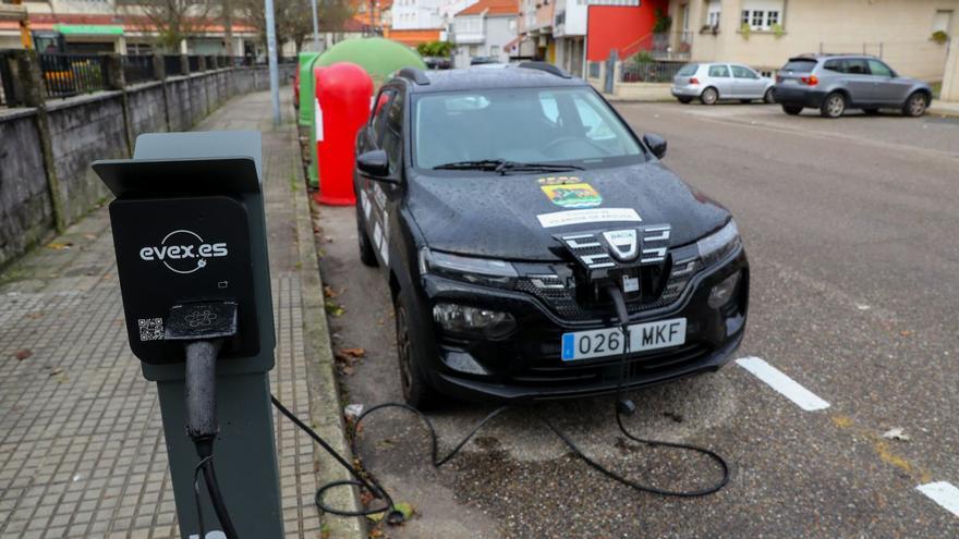 Uno de los vehículos de “Carsharing” estacionado en el punto de recarga de Vilanova de Arousa.