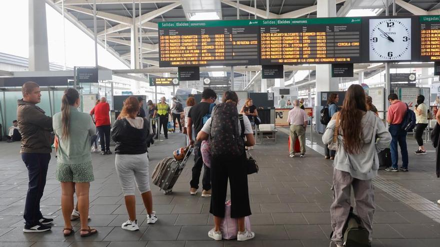 Reubican en otros trenes a los pasajeros afectados por la avería con la única incidencia por resolver del AVE a Sevilla