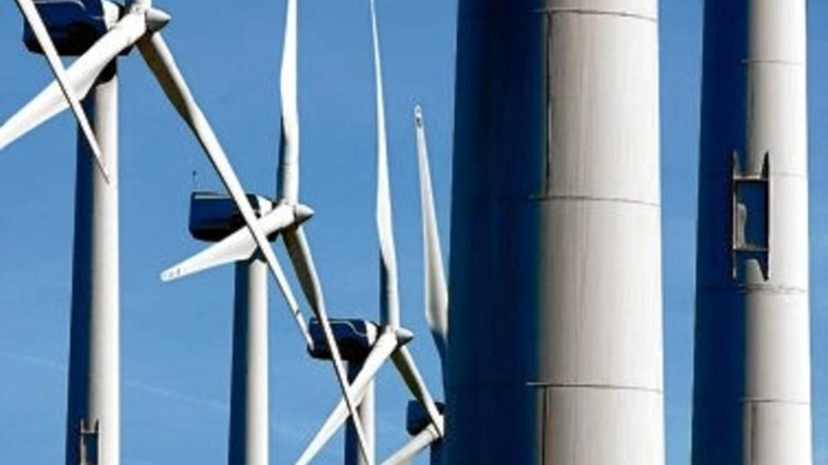 Detalles de los aerogeneradores del parque de Pradell de la Taixeta, en el Priorat