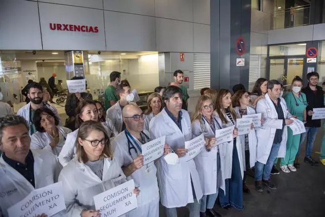 Concentración en Urgencias del Chuac para reclamar una mejora de condiciones