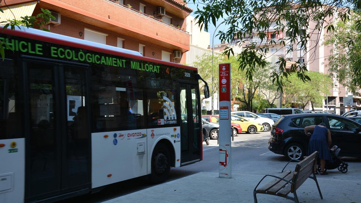 Una de las paradas en las que se ha instalado una plataforma de acceso ha sido la de Santa Eulàlia