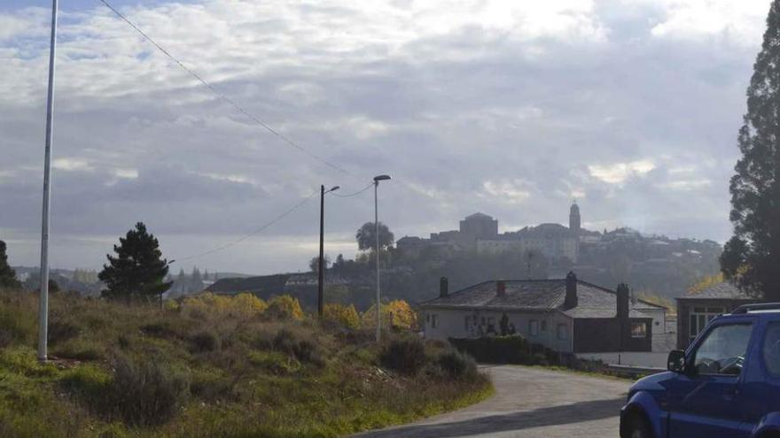 Farolas de eficiencia energética instaladas en los barrios de la villa de Puebla de Sanabria.