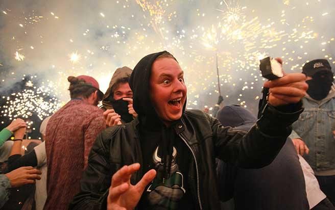 Correfoc in Palma: Wenn 300 Teufel die Funken sprühen lassen